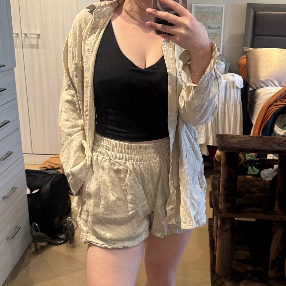 Old Navy Beige Comfort Waistband Shorts